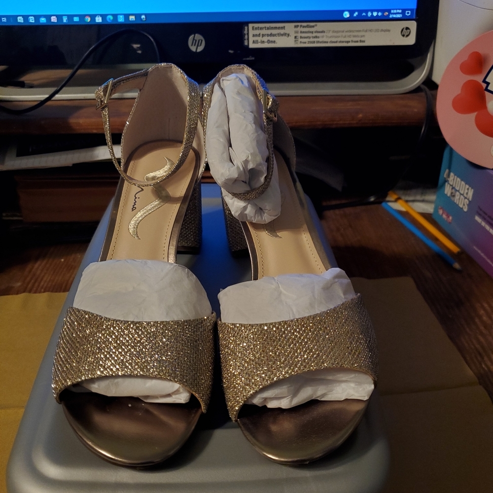 Sandals - Picture 6 of 7